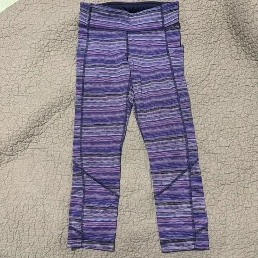 Lululemon athletica, Capri leggings with cell phone pocket size 4 A617